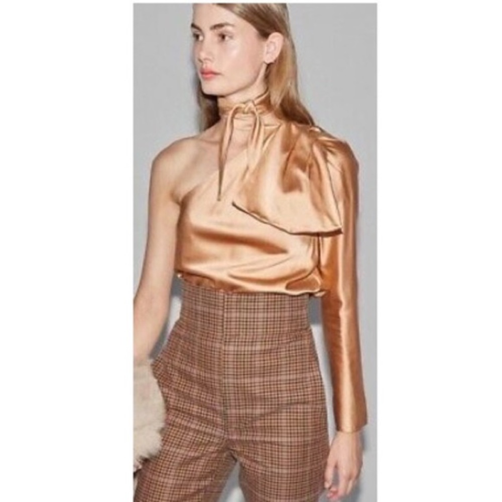 NWT SCANLAN THEODORE Satin Draped Shoulder Top